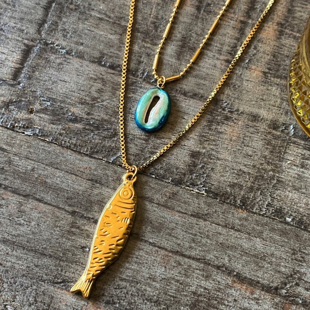 NEW Golden Fish & Shell Layering Necklace Set - Picture 4 of 11